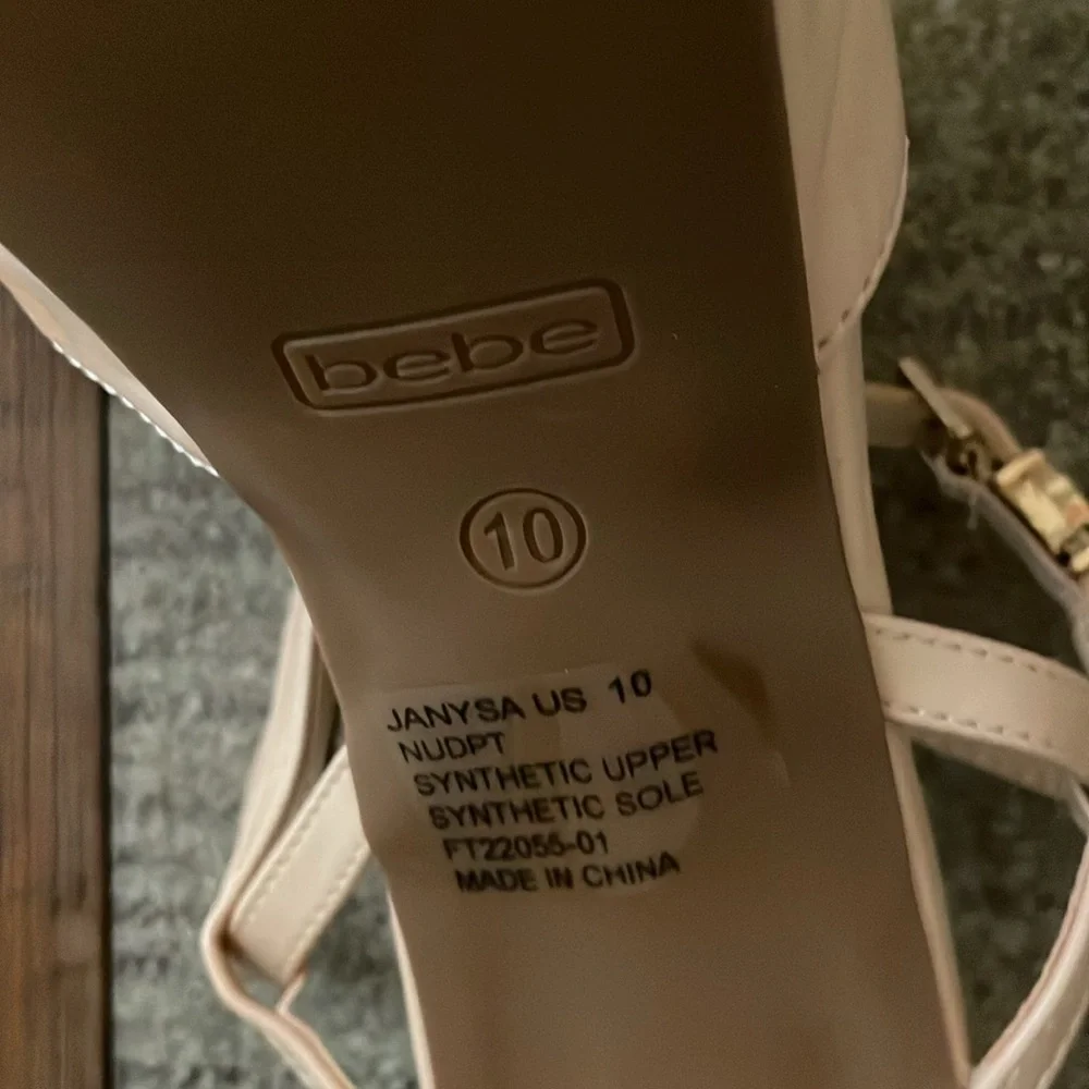 Bebe Janysa Platforms Size 10 Nude Patent Leather Square Toe Chunky Edgy Urban